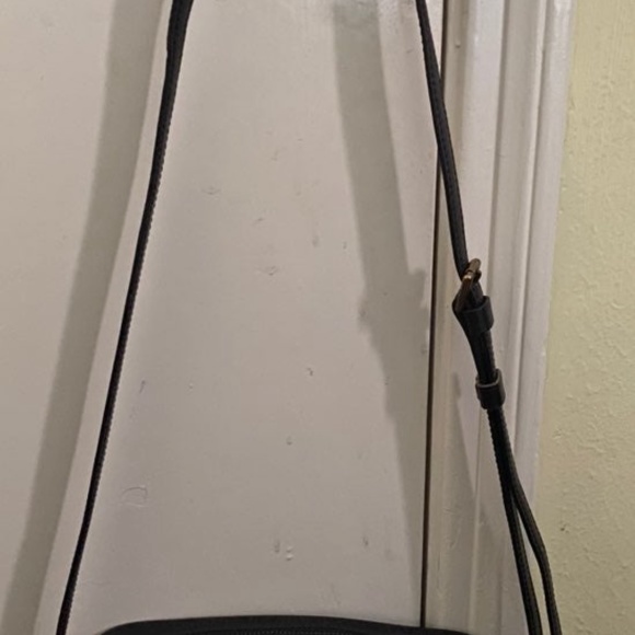 Louis Vuitton Epi Leather Crossbody - Picture 8 of 8